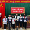 Trao quà động viên cho các em học sinh trước khi thi Violympic cấp huyện